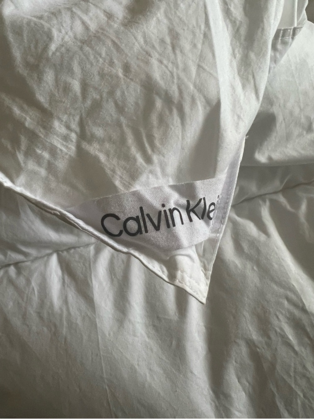 🛏️ Calvin Klein Down Alternative King Comforter 😴 - Picture 5 of 6